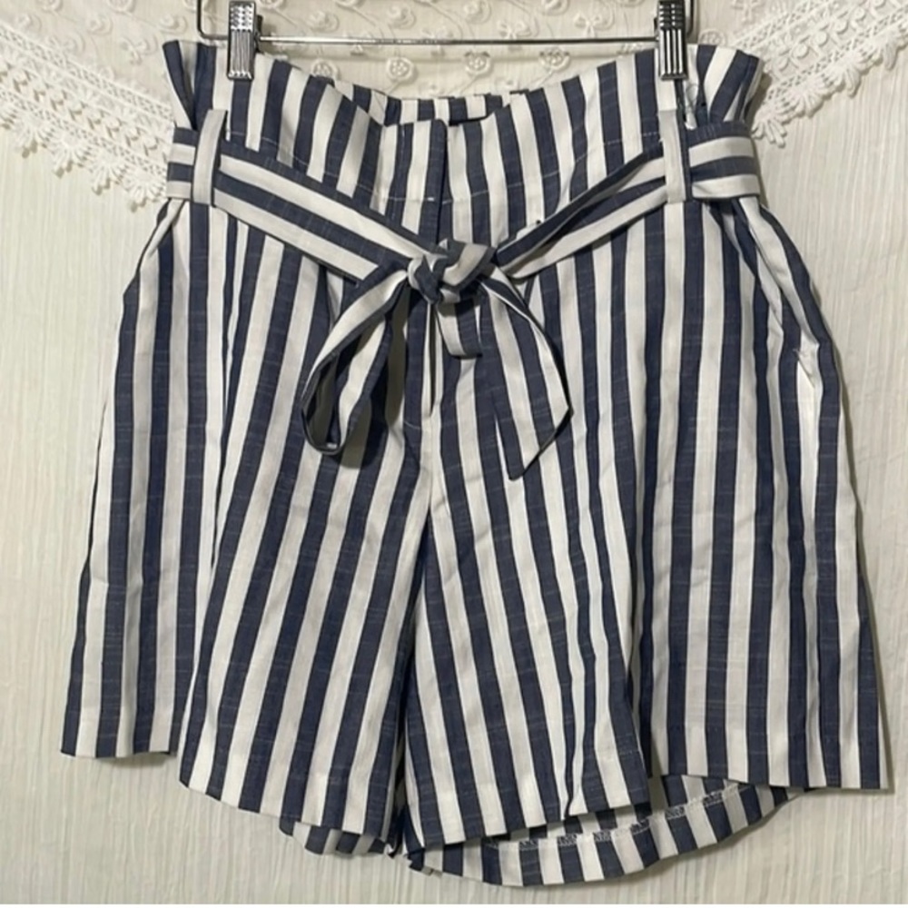 NY&CO 7th Avenue Design Studio Shorts Paperbag Waist Striped Size16